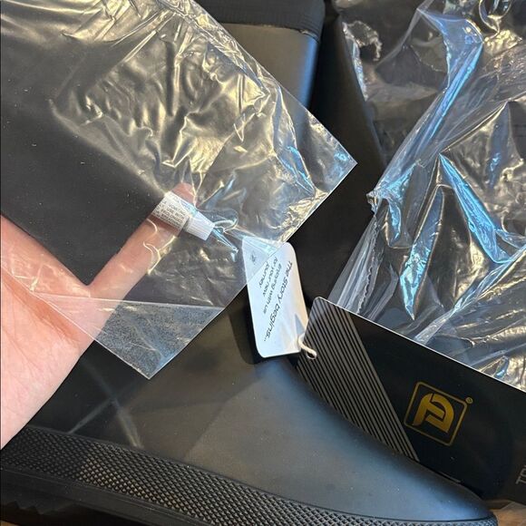 Trudave Youth Waders Cleated Boots Black Size 10/11 NWT - Picture 7 of 8